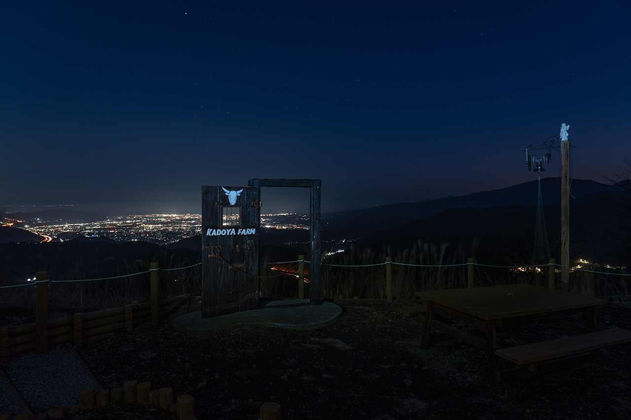 かどやファーム展望台の夜景 (神奈川県足柄上郡山北町) -こよなく夜景