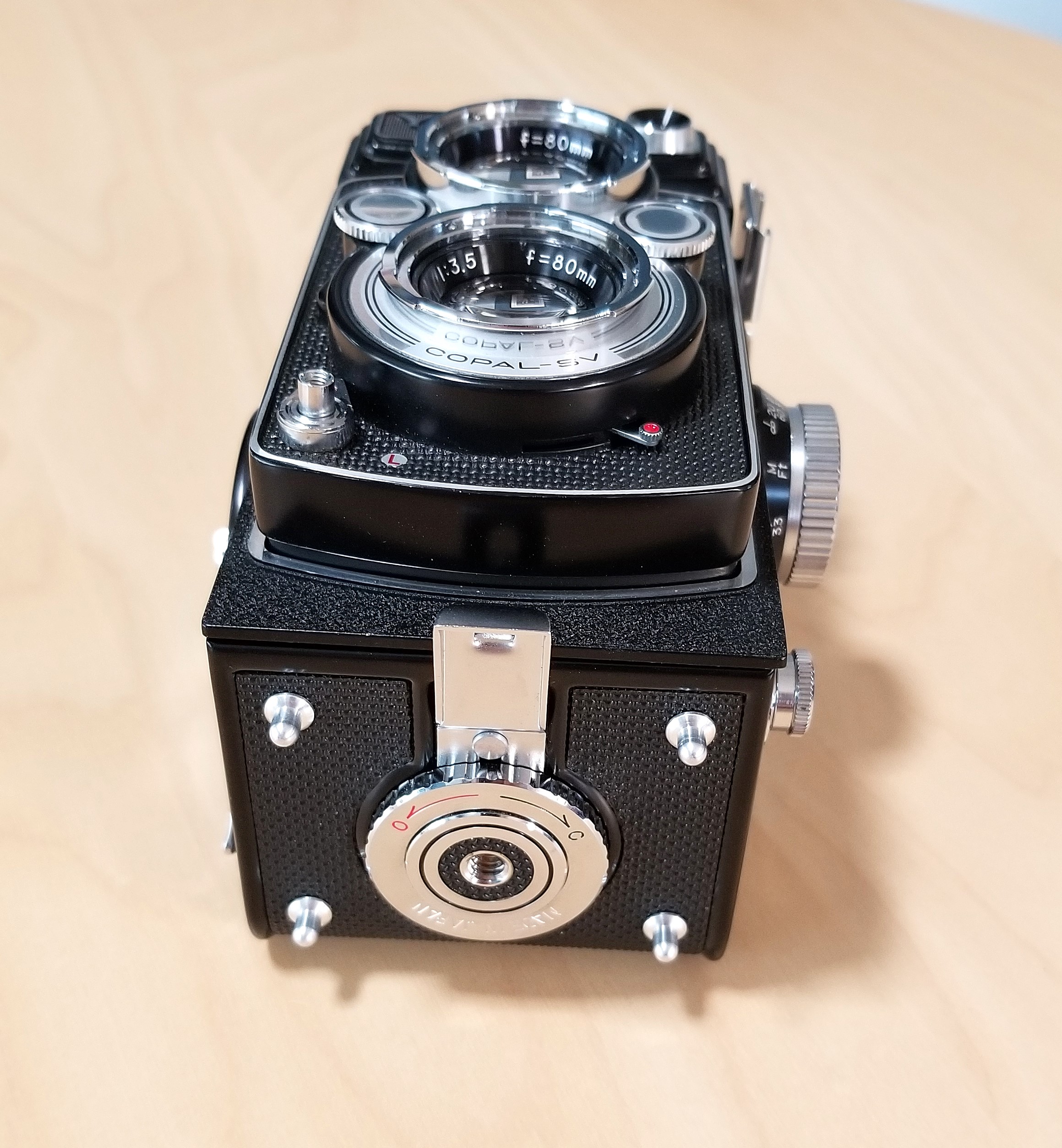 Yashica Mat-124: A classic 6×6 twin-lens reflex camera from the