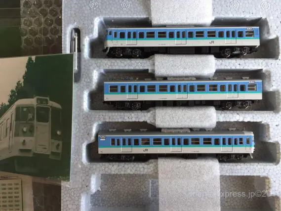 KATO最新鋭機 115系1000番台長野色入線です。KATO 10-1428 / 10-1429