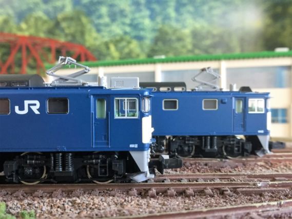 EF64 1001とEF64 1028の復活国鉄色セットが入線です。TOMIX 98990