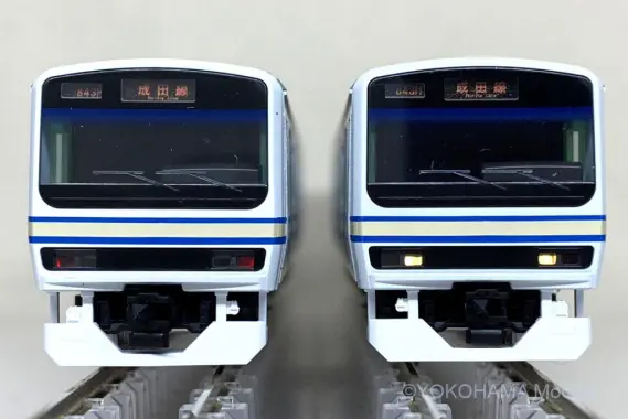 E231系 横須賀色（スカ色）（成田線開業120周年ラッピング）が入線しま