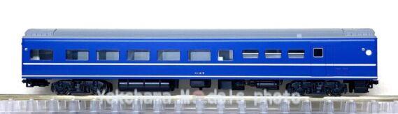 14系寝台特急「さくら」が 入線です。KATO 10-598 / 10-599 ブルー