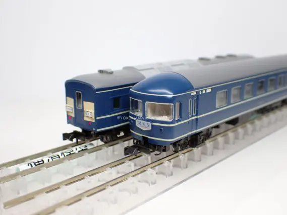 20系 寝台特急「さくら」長崎編成・佐世保編成 が入線です。 KATO 10