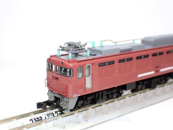 EF81 300 JR貨物更新車（ローズピンク）タイプが入線です。KATO 3067-A
