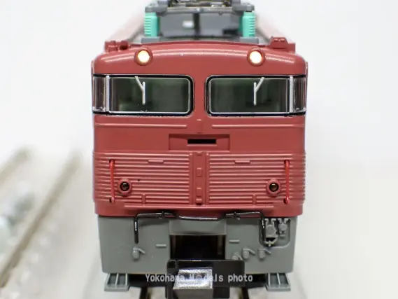 EF81 300 JR貨物更新車（ローズピンク）タイプが入線です。KATO 3067-A