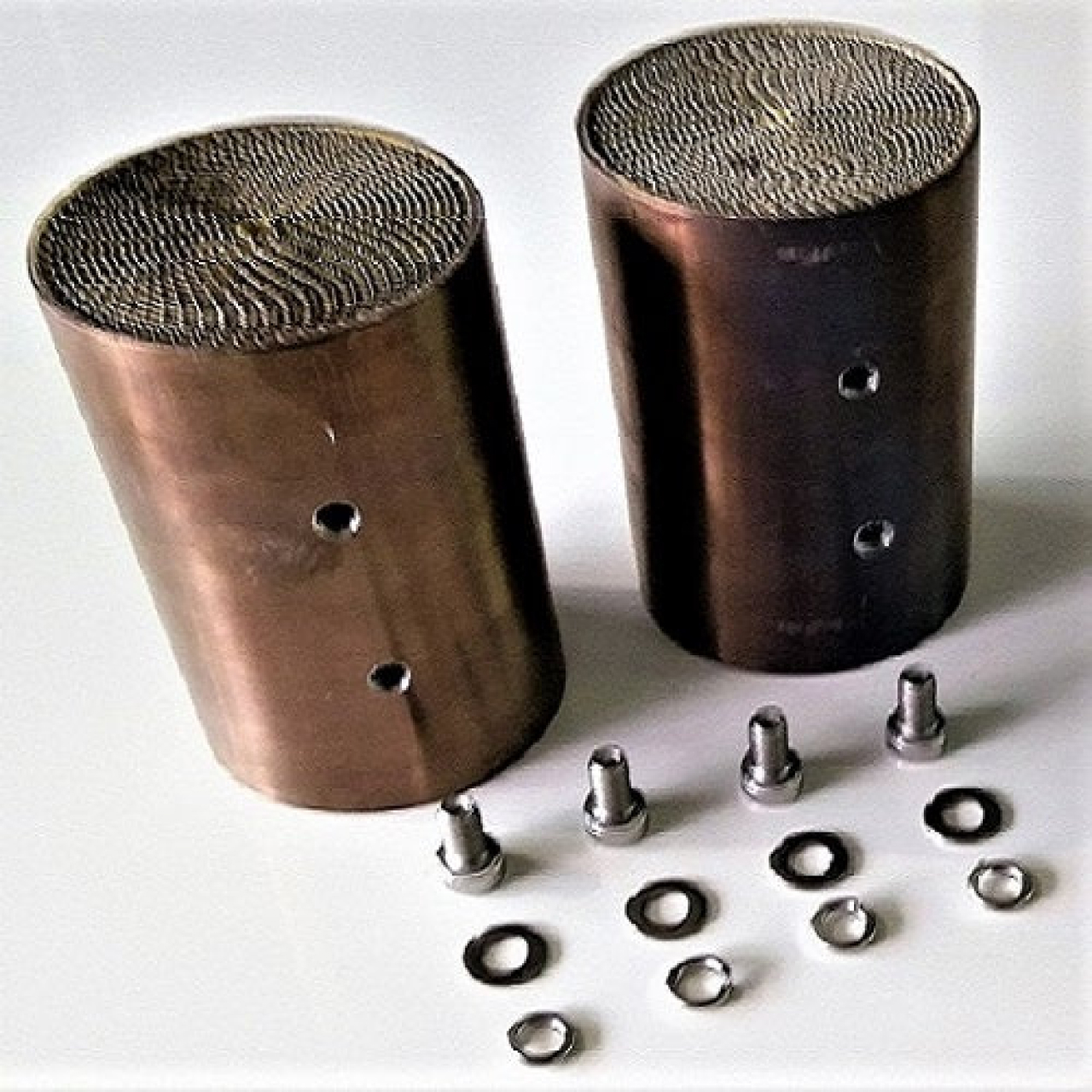 低音バッフル 「鼓動」 バンス＆ハインズ製ショートショット/サイド