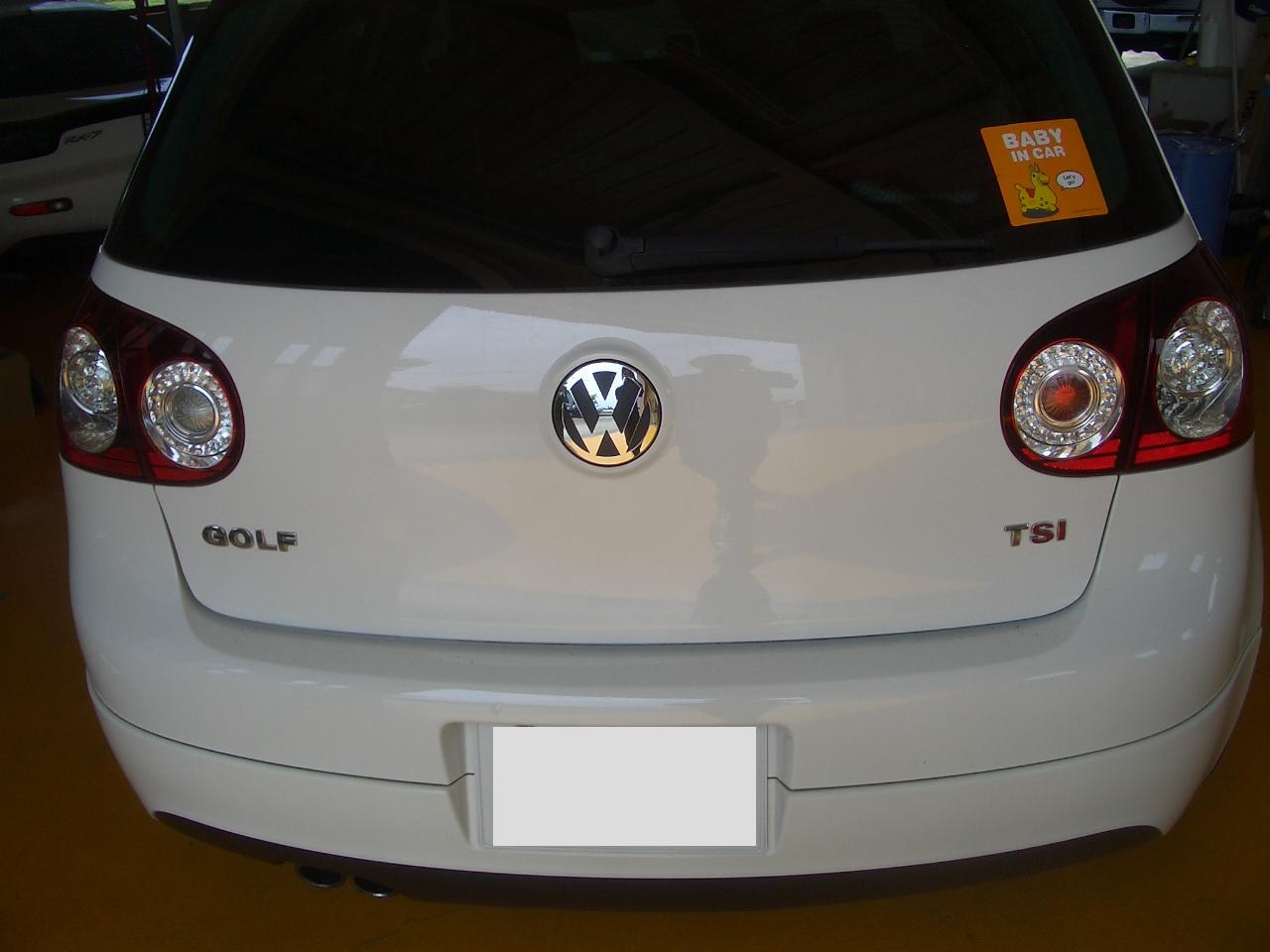 VW ゴルフ リヤエンブレムバックカメラ取付 | 澤野自動車-yokomi.com