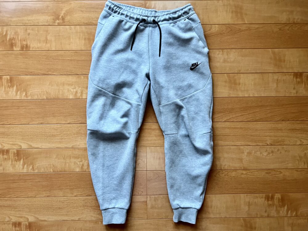 ナイキ「テックフリースジョガーパンツ」のサイズ感や使用感（メリット