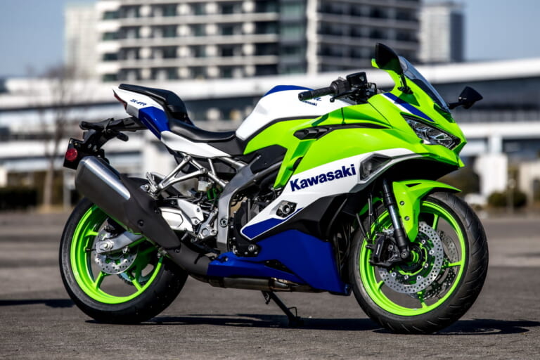 トップガンの赤黒＆ZXRカラー!! カワサキの「ニンジャ」40周年記念