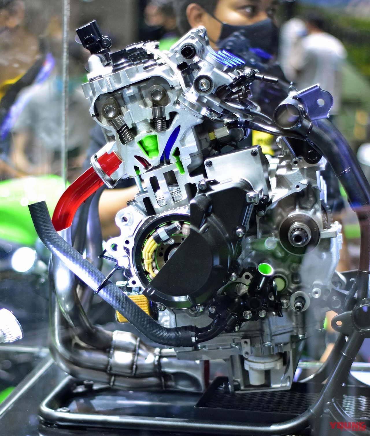 画像 No.2/11] ZXR250超えのショートストローク！カワサキ「ニンジャZX