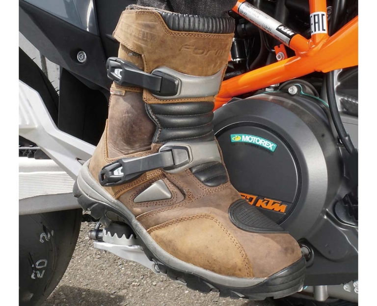 冒険を身近にするライディングブーツ〈フォーマ アドベンチャーロー