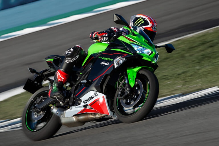 250ccクラス一番人気のバイクはこれだ！【デビュー以来無傷の3連覇