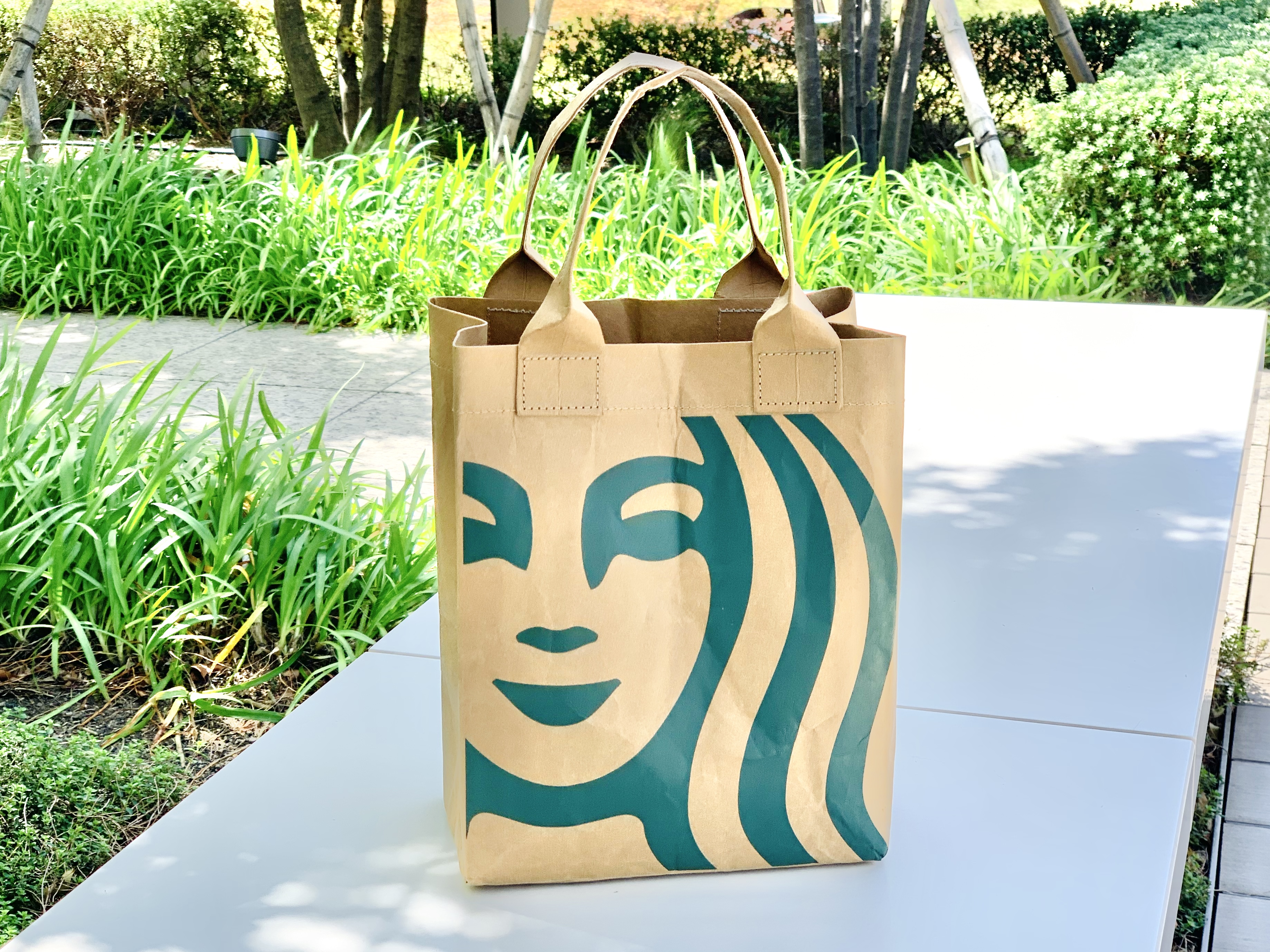 スタバの紙袋が2200円!? 気になったので購入して実際に使ってみた正直