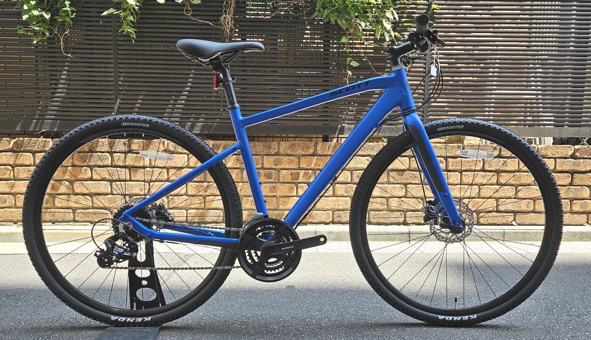 SALE】今ならスタンドがついてくる！極太タイヤのクロスバイクSCOTT