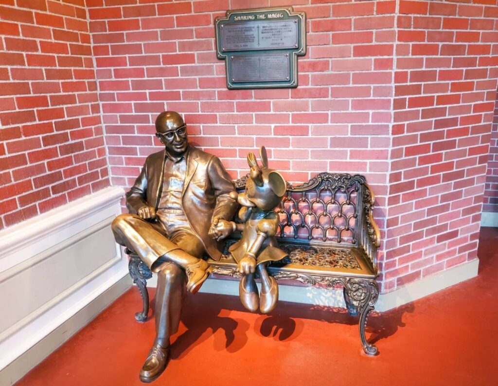 TDL・TDSにウォルトディズニーとミッキーのブロンズ像ができた理由