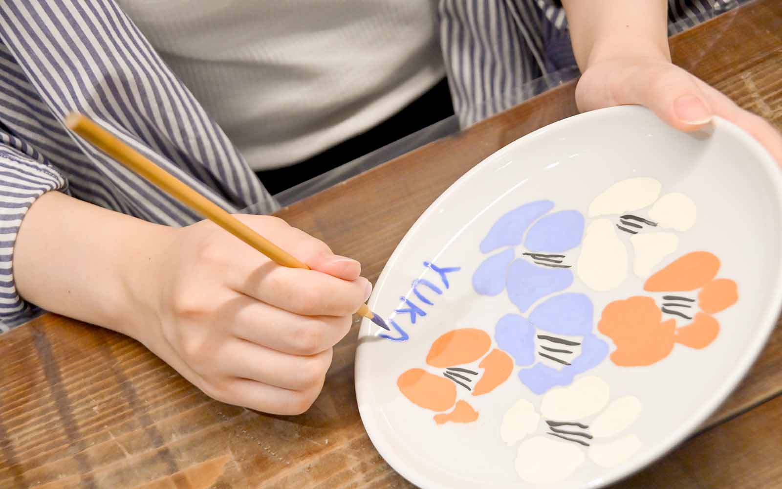 九谷焼体験 絵付け | 加賀 伝統工芸村 ゆのくにの森