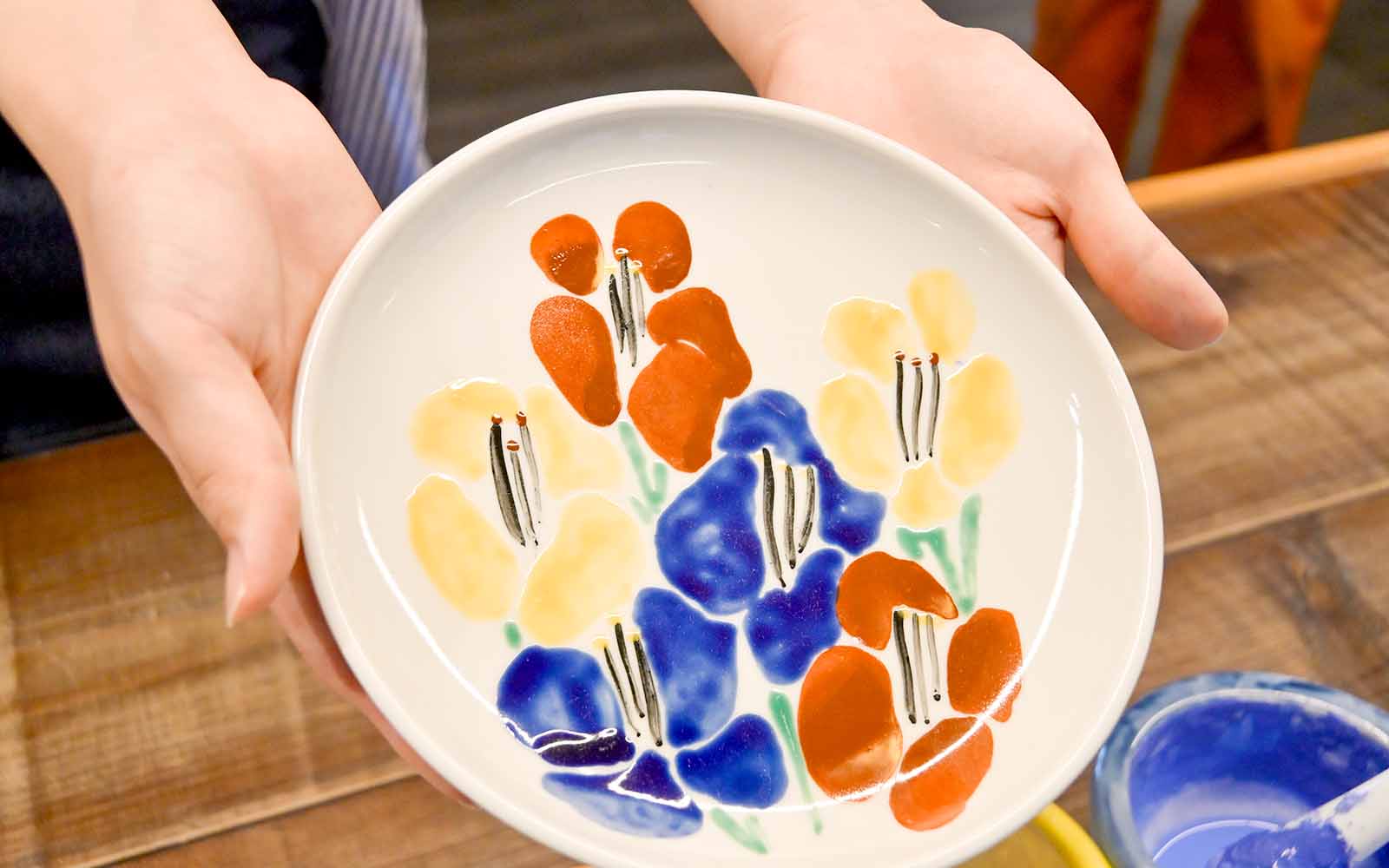 九谷焼体験 絵付け | 加賀 伝統工芸村 ゆのくにの森