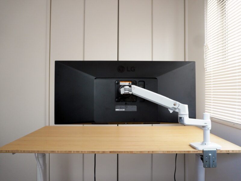 白好き必見！エルゴトロンLX（ホワイト）モニターアームの組み立て方と