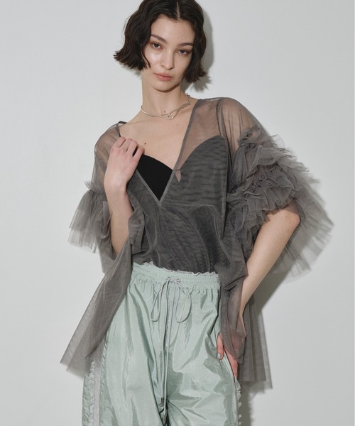 LA BELLE ETUDE（ラベルエチュード） Vネックボリュームチュール