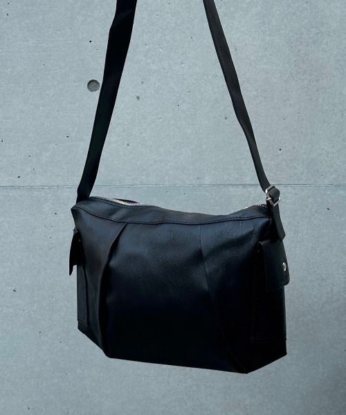 Chikashitsu+（チカシツプラス） ショルダーバッグ メンズ レディース