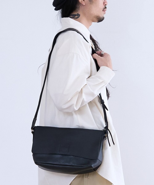 BICASH（ビカーシ） ショルダーバッグ プレーンレザーショルダーバッグ