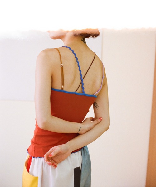 PAMM（パム） キャミソール 後ろ姿の肌色のリブキャミソール