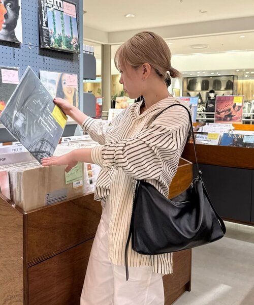 ear PAPILLONNER（イア パピヨネ） ショルダーバッグ バッグ 「本革