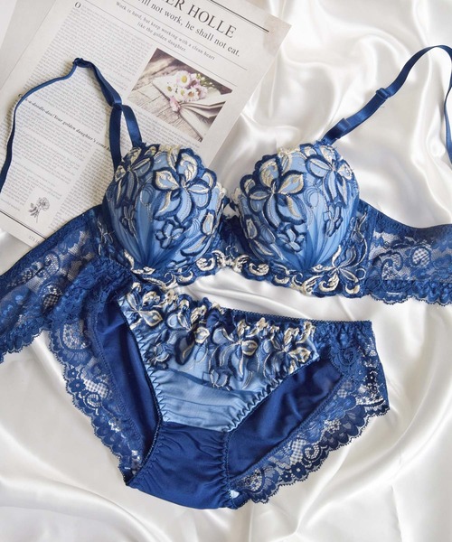 Sanei ブラジャー ショーツセット 「美谷間＆丸胸を叶える！ナチュ盛り