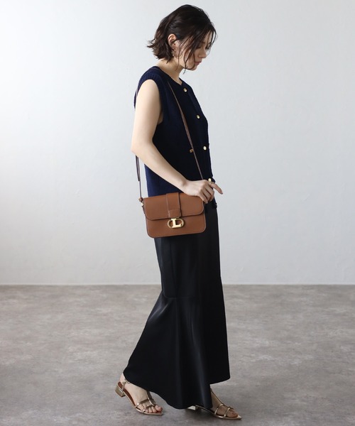 LOEKA ショルダーバッグ バッグ ロゴバックル付き本革ショルダー