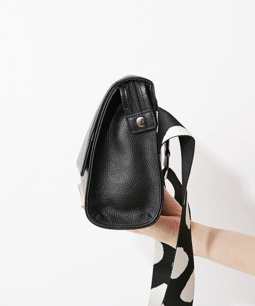 ear PAPILLONNER（イア パピヨネ） ショルダーバッグ バッグ 「本革