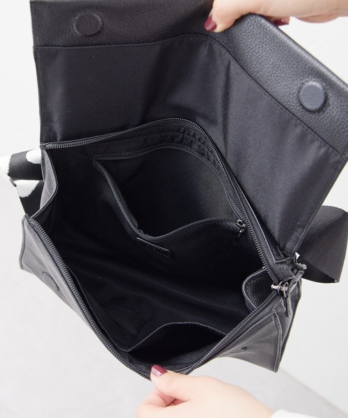 ear PAPILLONNER（イア パピヨネ） ショルダーバッグ バッグ 「本革