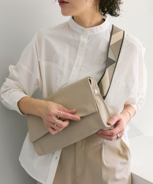 ear PAPILLONNER（イア パピヨネ） ショルダーバッグ バッグ 「本革