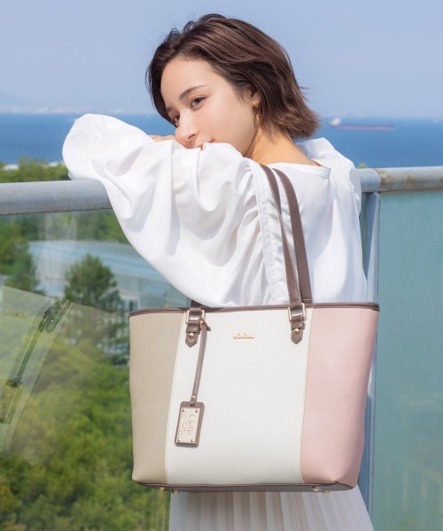 Clelia（クレリア） トートバッグ チャーム付きトリコロールカラー