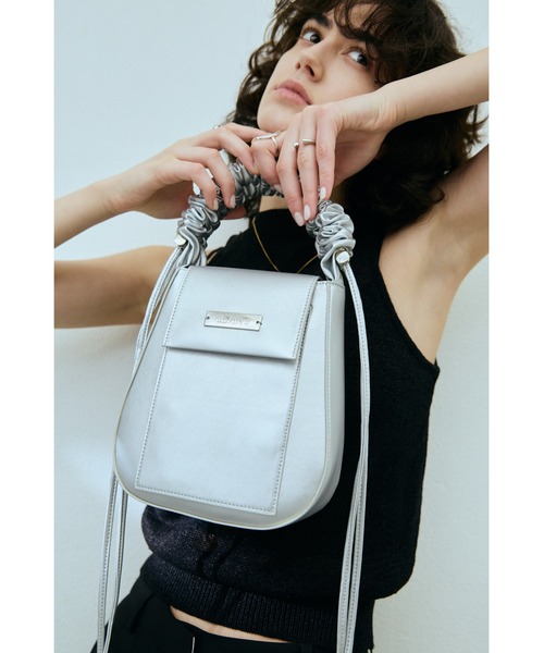un/neu ショルダーバッグ バッグ ギャザーハンドルフラップショルダー