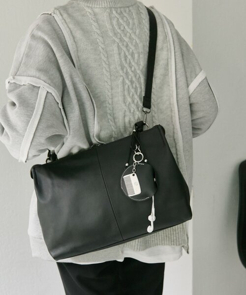 ear PAPILLONNER（イア パピヨネ） ショルダーバッグ バッグ 「本革/A4