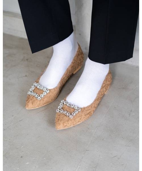 パンプス ポインテッドトゥ フラット ビジューバックル : ZOZOTOWN