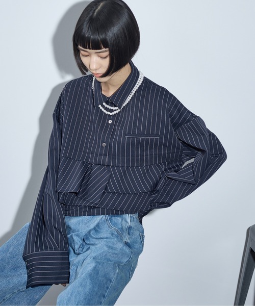 THE Yon ブラウス シャツ ピンストライプラッフルヘムクロップドシャツ