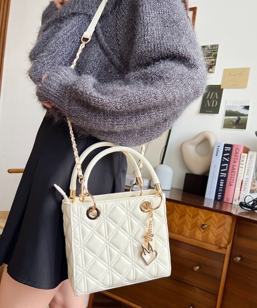 moment+ ショルダーバッグ バッグ オリジナルチャーム付き2WAY