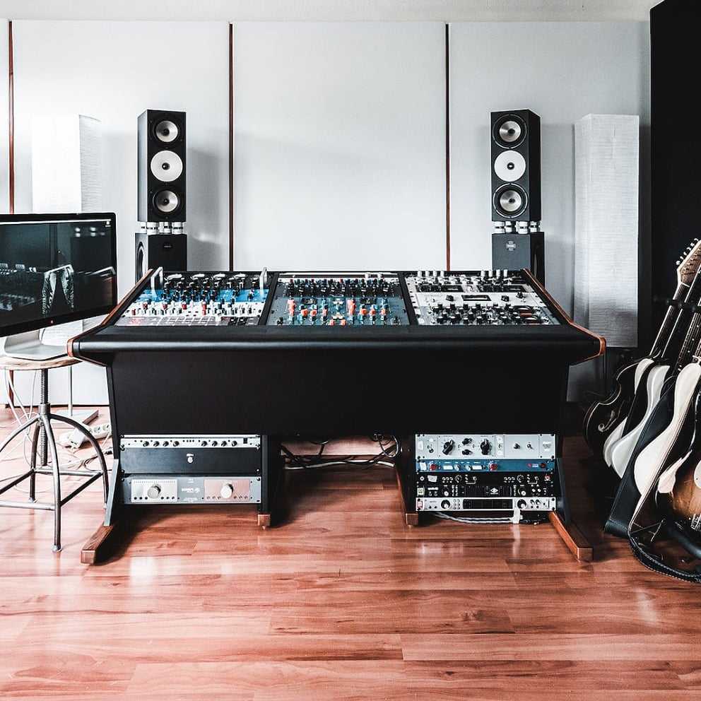 Maestro 36+18, prof. Mastering desk, 36 + 18 RU, optimised