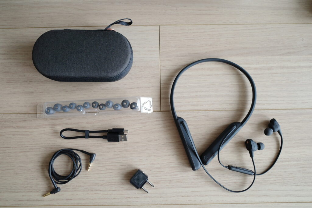 飛行機や電車での移動時にぴったりな首掛けできるノイズキャンセリング