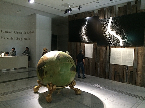 杉本博司 ロスト・ヒューマン｜世界の終わりと廃墟のあとに、仏様が