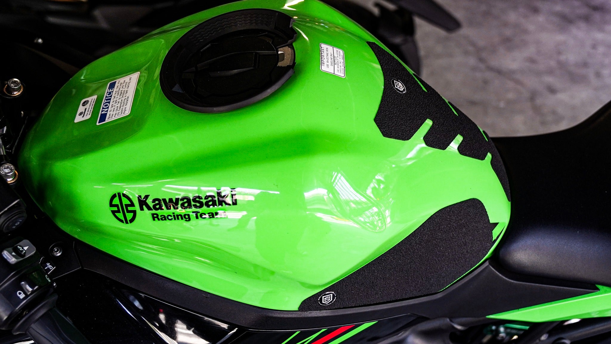 ZX4RR - ZX25R Shield Tank Pad and Grips – Zero One Moto Shop