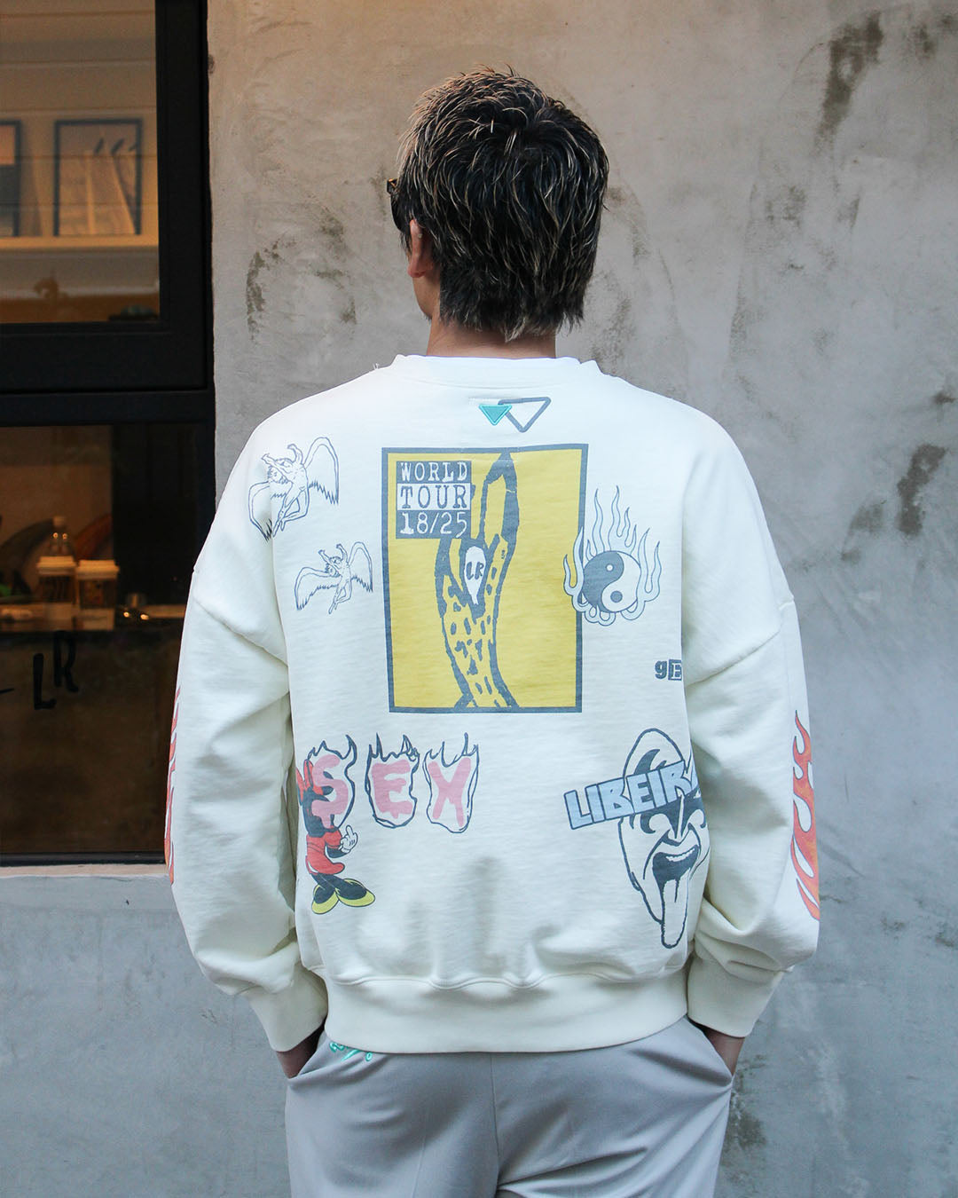 グラフィティースウェットトレーナー – LIBEIRO