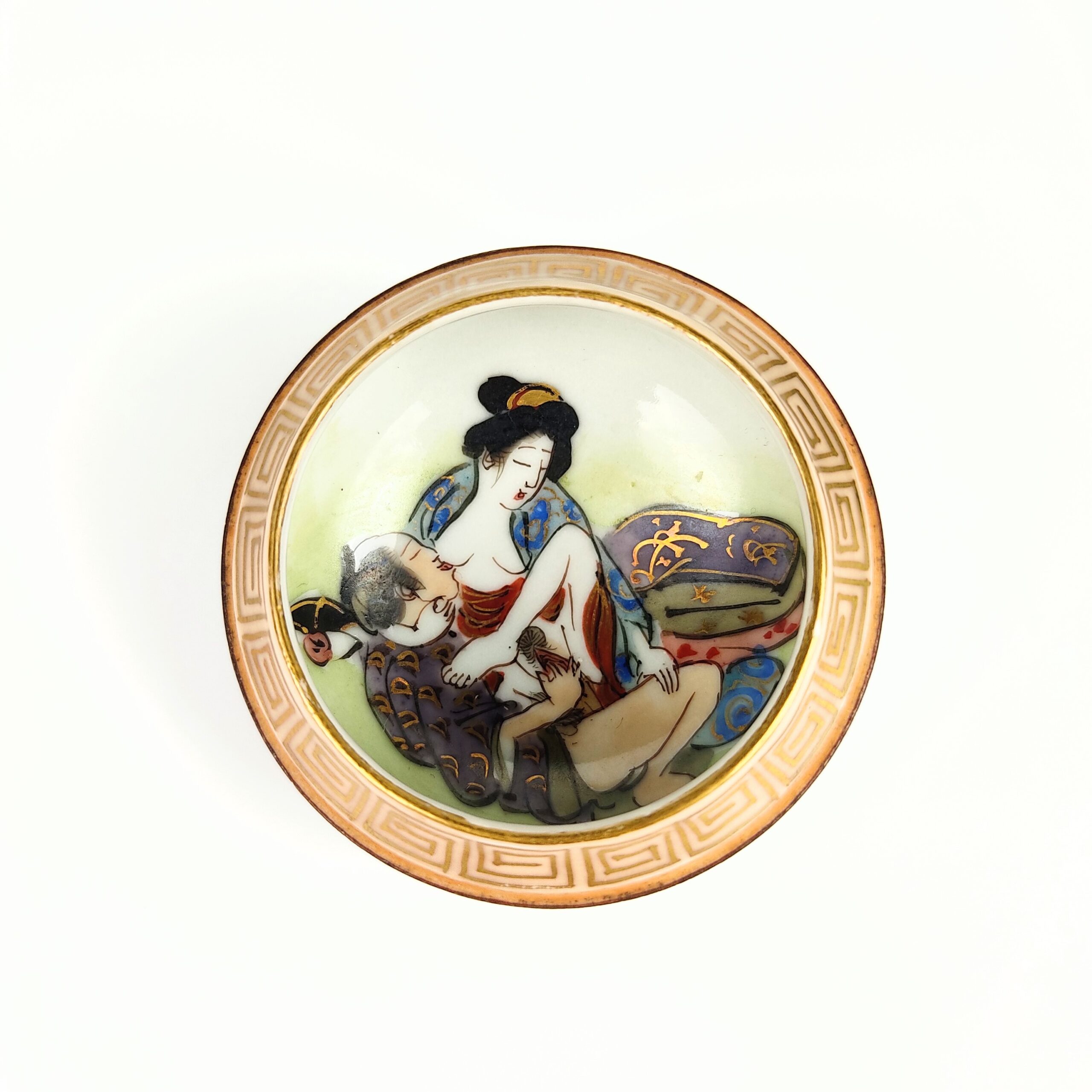 九谷焼 宝珠型盃台付春画盃 – 古美術西川