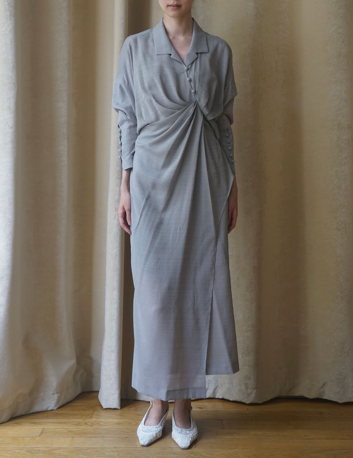 Mishima Karatsu” Floral Pattern Jacquard Draped Dress・Grey – Une