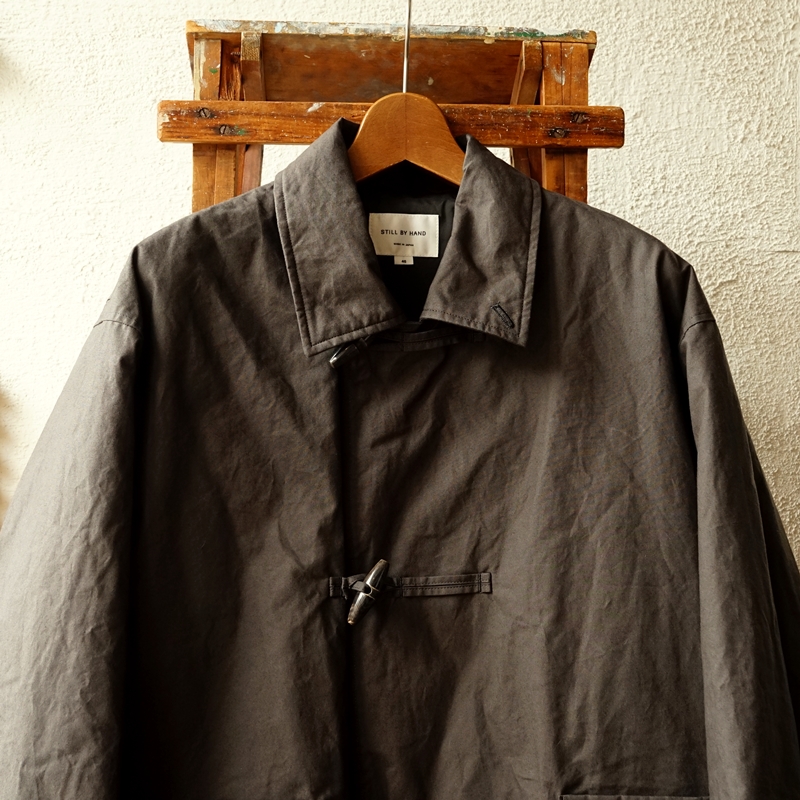 STILL BY HAND シンサレート中綿を入れたコットン素材のダッフルコート