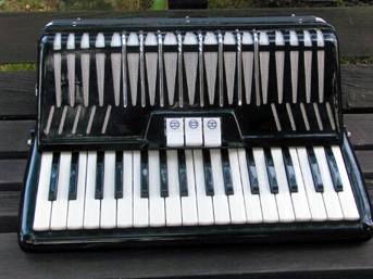 軽い34鍵盤 MM48ﾍﾞｰｽ | アコーディオンの修理と調律および販売の専門会社
