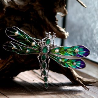 ヨーロッパヴィンテージ トンボモチーフ ブローチ｜勝利と変化を象徴