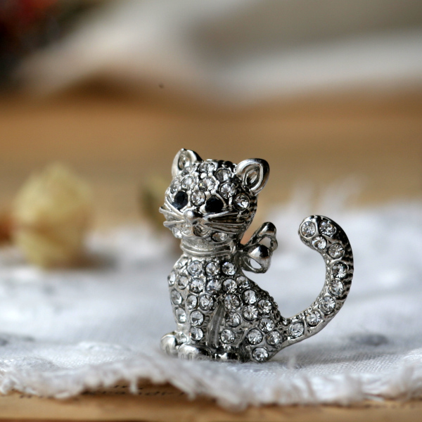 英国 ヴィンテージ 猫ラインストーンブローチ イギリス アクセサリー