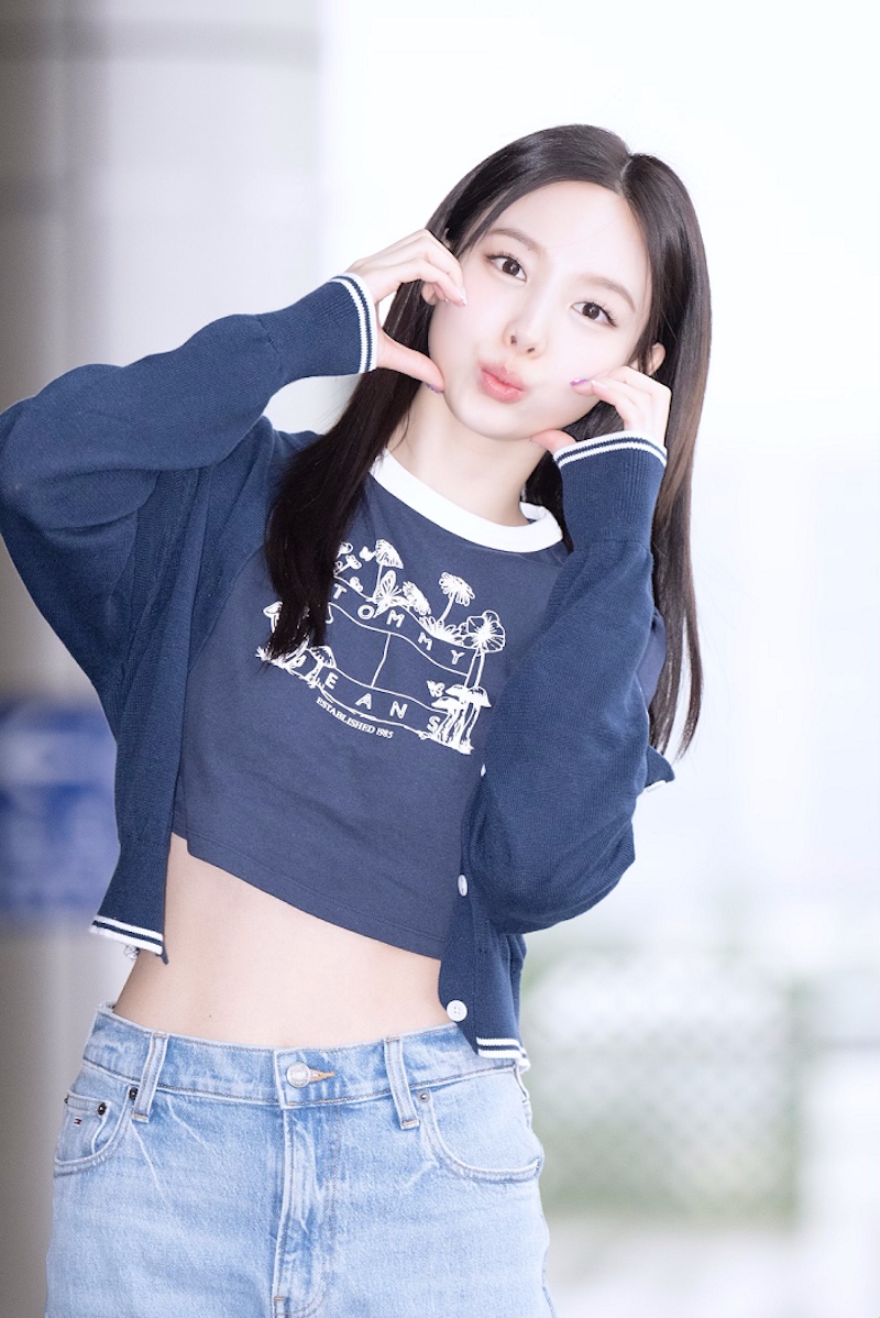 TWICE ナヨン、トミー ジーンズのサマーコレクションを纏って 金浦国際